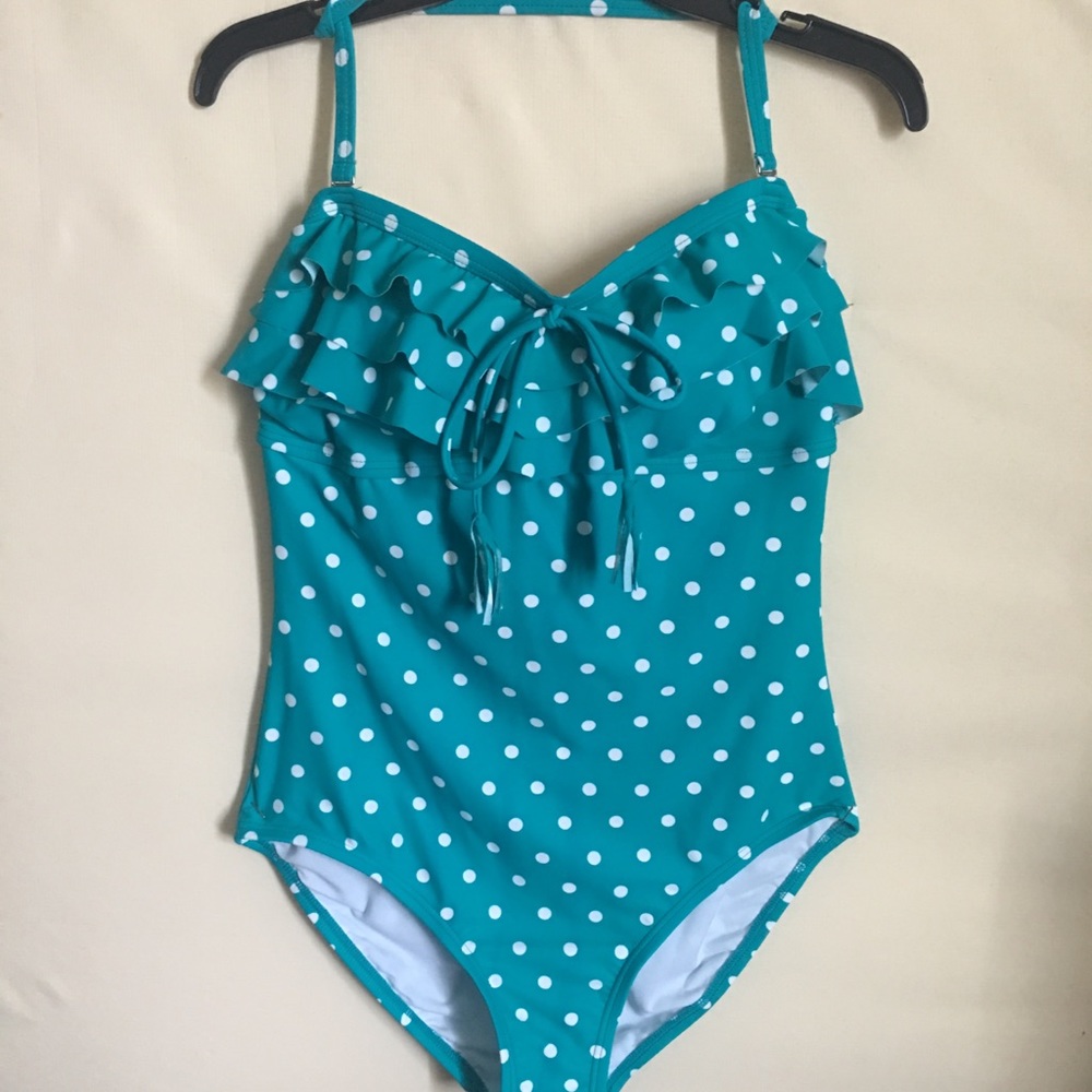 **SOLD** 
Darling teal one-piece swimsuit!!